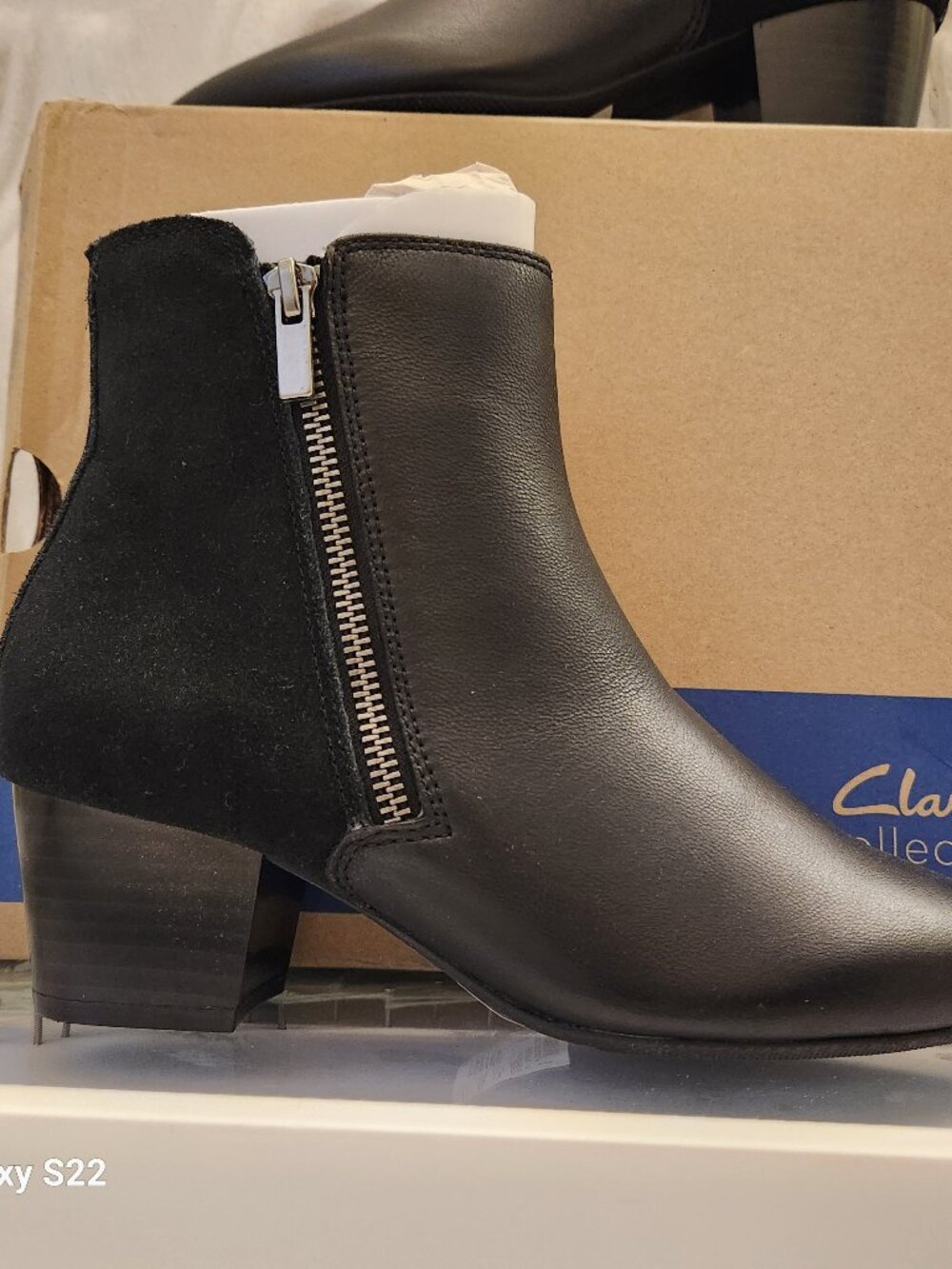 Clarks Leather "Ellanie" Vibe Heeled Booties. NIB. Size 7